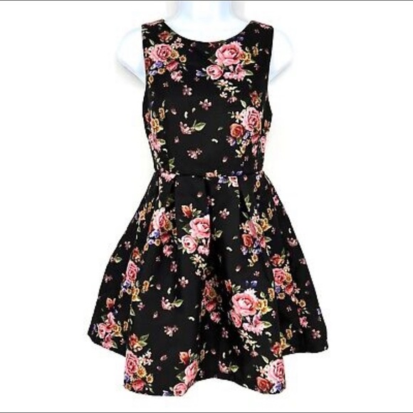 Forever 21 Dresses & Skirts - Floral Print Formal Skater Dress